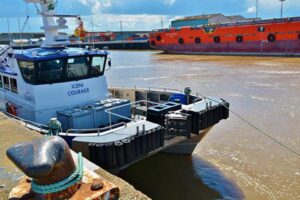 The crew transfer vessel ICENI COURAGE with the newly developed TDD.