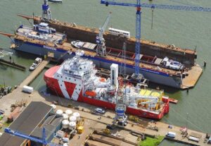 VOS START während ihrer Werftzeit in der Damen Shiprepair Oranjewerf.