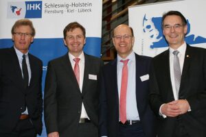 Schleswig-Holsteins Wirtschaftsminister Bernd Buchholz (FDP), Schleswig-Holsteins IHK-Geschäftsführer Björn Ipsen, GvSH-Vorstandsvorsitzender Sebastian Jürgens und Staatssekretär Ingbert Liebing (CDU).